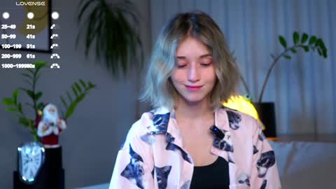 Mia online show from December 12, 2024, 1:43 am