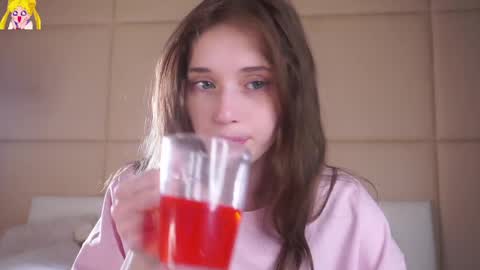 Mia online show from May 16, 2026, 2:30 am