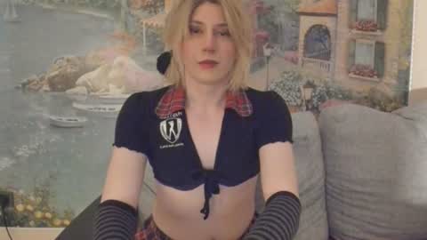 Snapshot of taka_s_paintroom chatting on June 23, 2026, 5:44 pm Taka online show from June 23, 2026, 5:44 pm