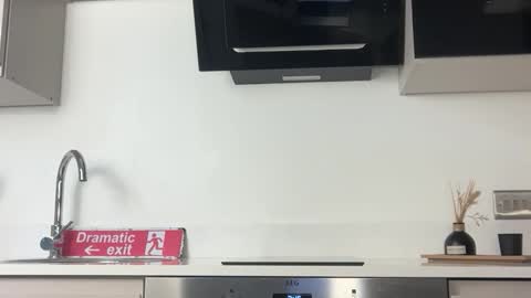 Talia online show from October 9, 2025, 5:44 pm