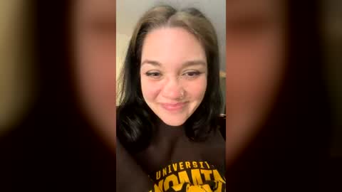 Talia online show from June 16, 2026, 4:04 am