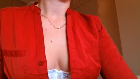  Kira  online show from November 4, 2025, 5:50 am