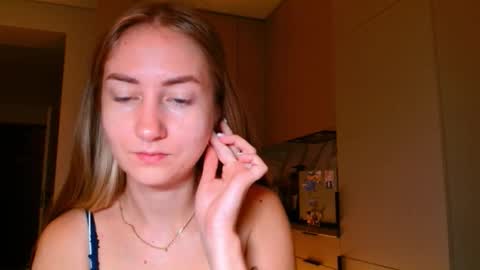  Kira  online show from November 8, 2025, 6:35 am