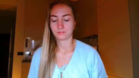  Kira  online show from November 18, 2025, 6:18 am