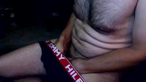 Snapshot of talltannhandsome chatting on June 4, 2026, 12:44 pm talltannhandsome online show from June 4, 2026, 12:44 pm