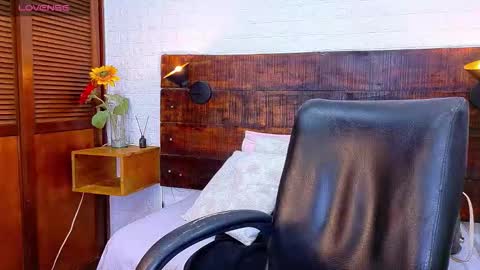    online show from October 25, 2025, 10:12 am