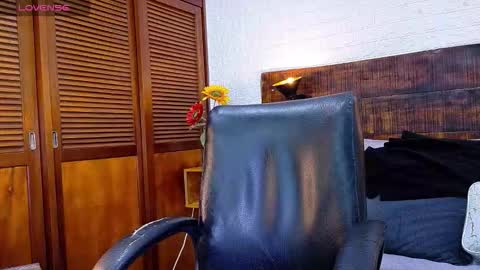    online show from November 26, 2025, 10:27 am