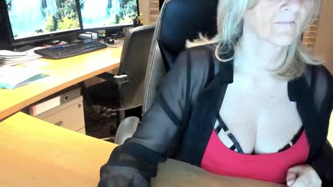 Snapshot of tammy4camfun chatting on December 9, 2024, 4:05 pm Tammy online show from December 9, 2024, 4:05 pm