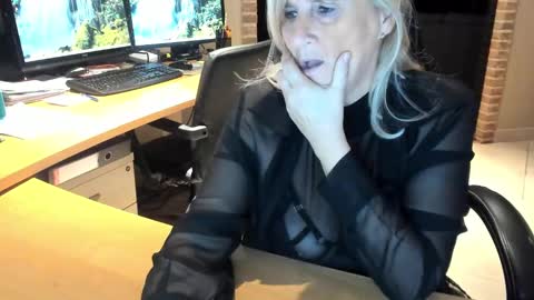 Snapshot of tammy4camfun chatting on December 11, 2024, 6:52 pm Tammy online show from December 11, 2024, 6:52 pm