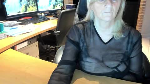 Snapshot of tammy4camfun chatting on December 18, 2024, 3:11 pm Tammy online show from December 18, 2024, 3:11 pm