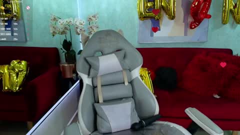 Snapshot of tammy_petit chatting on February 18, 2025, 6:37 am Tammy online show from February 18, 2025, 6:37 am