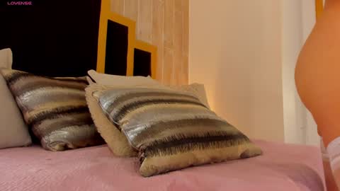 Snapshot of tamy_honey chatting on January 10, 2025, 1:53 am Tamy online show from January 10, 2025, 1:53 am