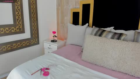 Snapshot of tamy_honey chatting on February 15, 2025, 7:50 pm Tamy online show from February 15, 2025, 7:50 pm