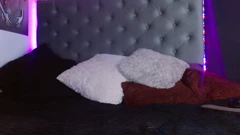 Snapshot of tania_queen_burning01 chatting on February 2, 2025, 3:10 am Tani Queen online show from February 2, 2025, 3:10 am