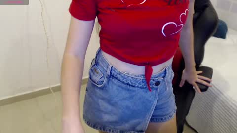 Tania  online show from December 9, 2024, 3:33 pm