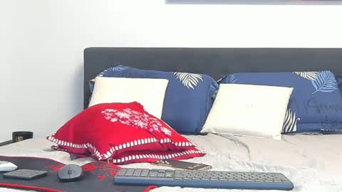 taniaforbs online show from December 3, 2024, 8:06 pm