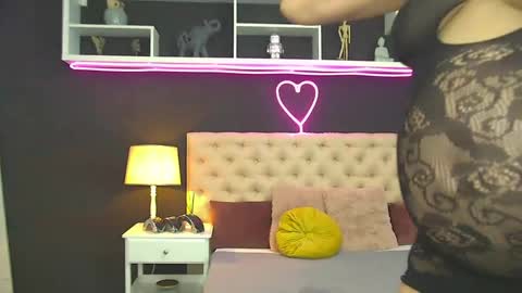 Snapshot of taniakarevina chatting on May 15, 2026, 6:31 am Tania Karevina online show from May 15, 2026, 6:31 am