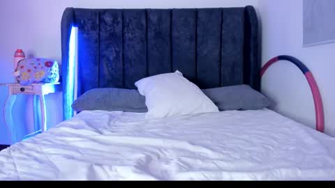 tara__ online show from November 4, 2025, 1:16 am