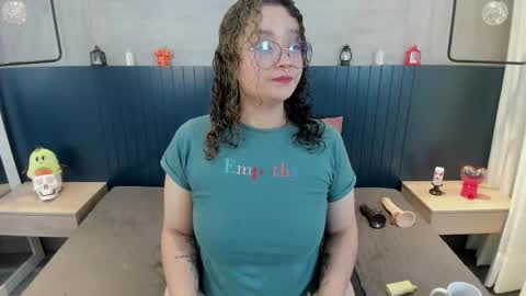 tarablack_ online show from October 30, 2025, 4:03 am