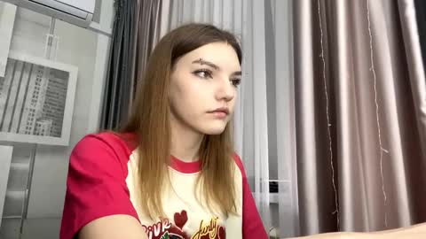 Snapshot of tarahmelaun chatting on February 28, 2026, 9:10 am Mia online show from February 28, 2026, 9:10 am