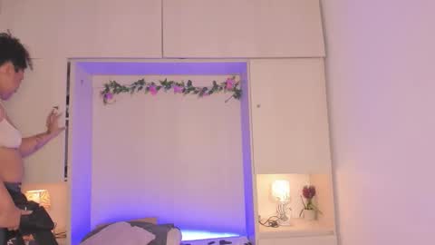  T A R A  online show from November 1, 2025, 4:47 am