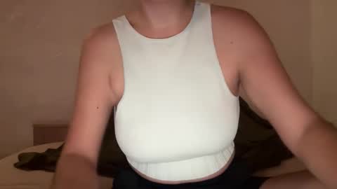 Snapshot of tarcymoon chatting on June 11, 2026, 4:32 am tracypussy online show from June 11, 2026, 4:32 am
