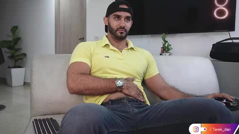 Snapshot of tarek_dan chatting on April 18, 2026, 2:10 pm Tarek online show from April 18, 2026, 2:10 pm