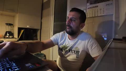 Snapshot of tarkan198 chatting on January 8, 2025, 4:44 am tarkan198 online show from January 8, 2025, 4:44 am