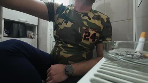 Snapshot of tarkan198 chatting on February 3, 2025, 4:31 pm tarkan198 online show from February 3, 2025, 4:31 pm