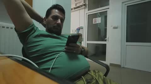 Snapshot of tarkan198 chatting on February 14, 2025, 6:19 pm tarkan198 online show from February 14, 2025, 6:19 pm