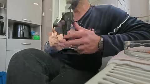 Snapshot of tarkan198 chatting on February 23, 2025, 7:33 am tarkan198 online show from February 23, 2025, 7:33 am