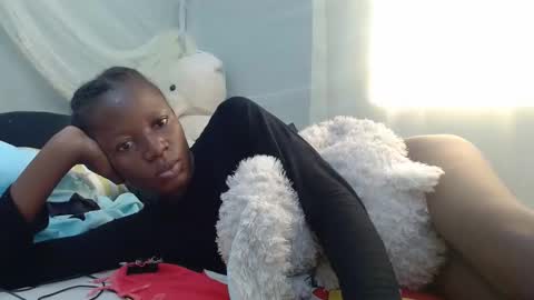 milan online show from March 12, 2025, 4:51 am