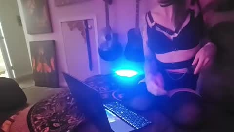 tashaclouds online show from February 19, 2026, 4:52 am