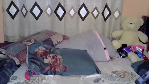 tastie_t online show from December 5, 2025, 2:47 pm