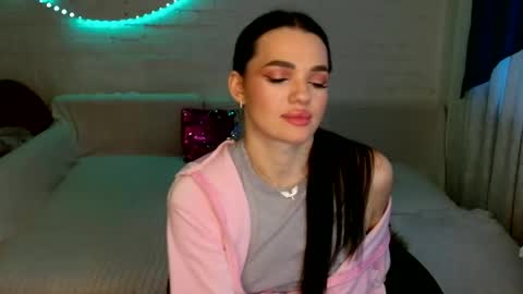 tasty_babyy online show from November 19, 2025, 1:22 pm