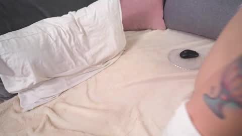 Snapshot of tasty_tomato chatting on December 17, 2025, 2:12 pm RHEA pronanciation like Reya online show from December 17, 2025, 2:12 pm