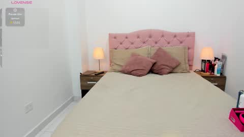 Tatiana Ayala online show from November 5, 2025, 7:25 pm