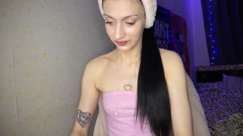 tatika_williams online show from December 22, 2025, 4:04 pm