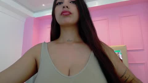 Snapshot of tatilarson chatting on March 3, 2025, 12:05 pm TATI online show from March 3, 2025, 12:05 pm