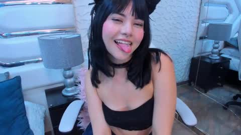 tatilee online show from October 15, 2025, 12:27 pm