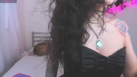 High Mami  online show from October 8, 2025, 5:27 am