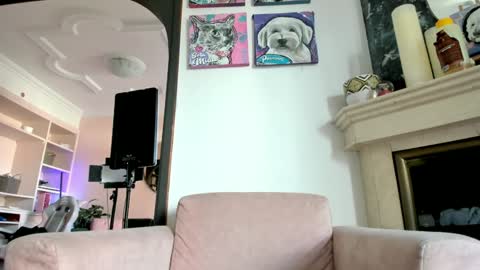 Nathalie Hardy  online show from March 20, 2026, 8:14 pm