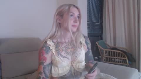 tattoobbgirl online show from November 7, 2025, 3:56 pm