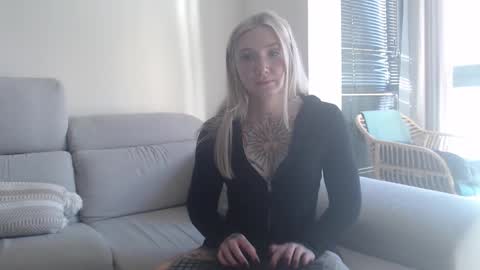 tattoobbgirl online show from November 17, 2025, 2:34 pm