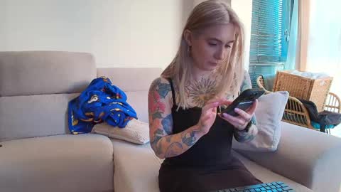 tattoobbgirl online show from March 23, 2026, 1:37 pm