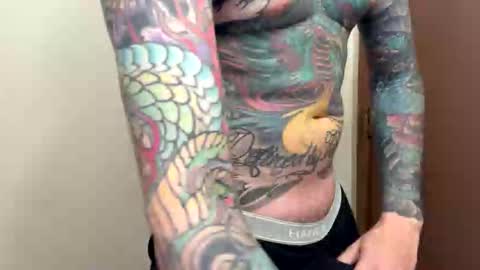 Snapshot of tattooed8in chatting on December 21, 2025, 9:44 pm tattooed8in online show from December 21, 2025, 9:44 pm