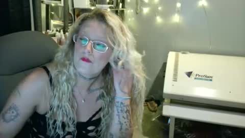 Snapshot of tattooeddirtyteacher chatting on January 2, 2025, 9:43 am Lisa Lovely online show from January 2, 2025, 9:43 am