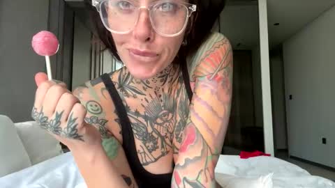 tattooedlucy_ online show from January 14, 2026, 11:49 am
