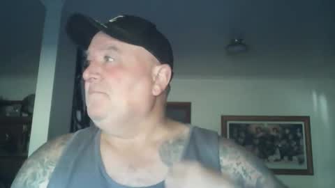 Snapshot of tattzsexy chatting on December 17, 2025, 10:27 pm tattzsexy online show from December 17, 2025, 10:27 pm