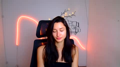 Snapshot of tayavibe chatting on August 7, 2026, 6:04 am Taya online show from August 7, 2026, 6:04 am